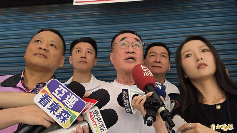 李四川稱307公車走高速公路為記錯，引發跨市公車路線管理討論