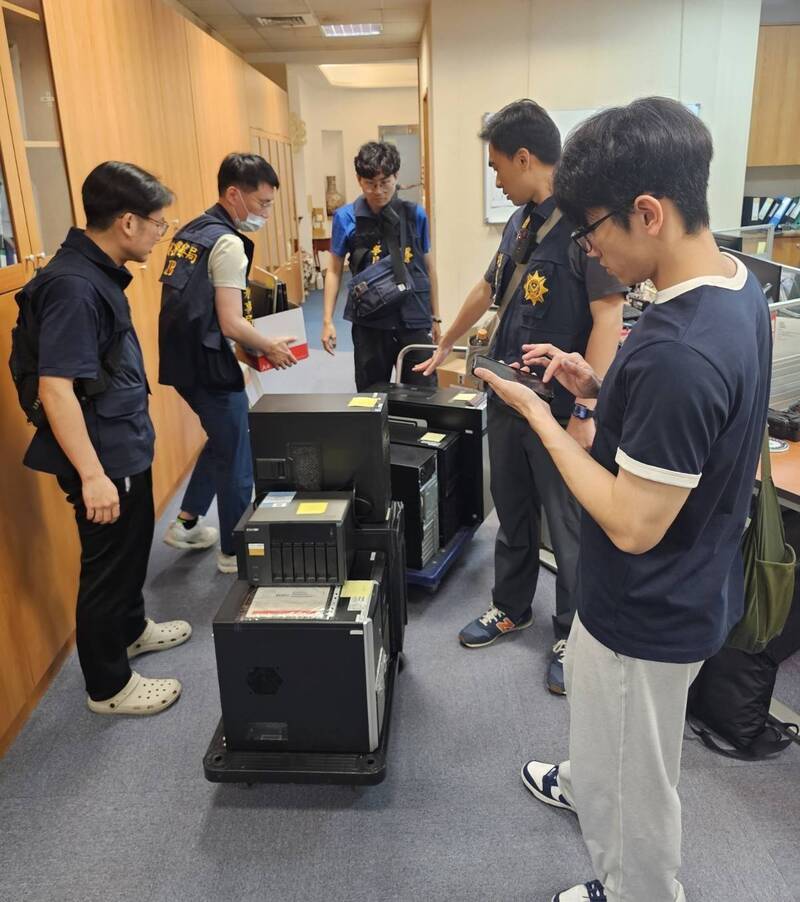 高雄警破獲企業盜版3D軟體案，侵權市值高達8億元；相聲演員遭跨境鎮壓案另案起訴