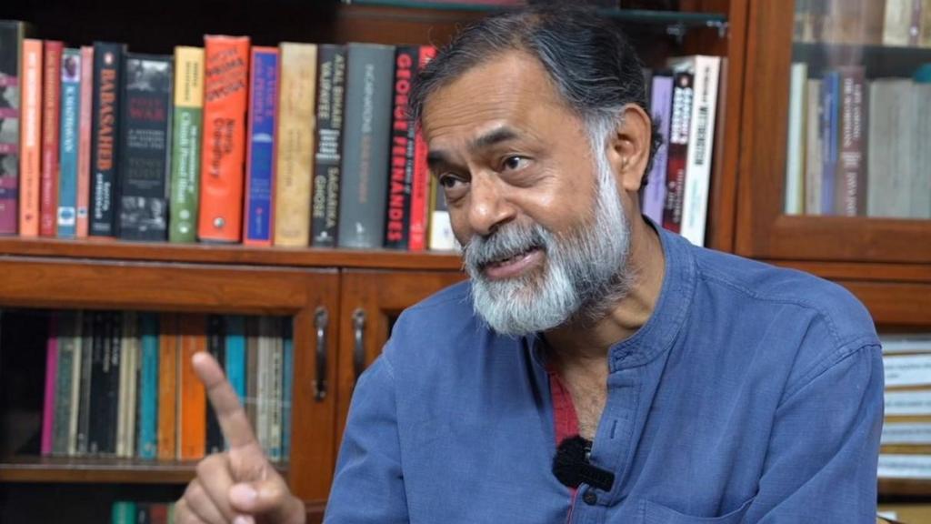 गोरखपुर में 495 करोड़ की परियोजना का निरीक्षण और सीजेपी प्रदर्शन पर योगेंद्र यादव के विचार