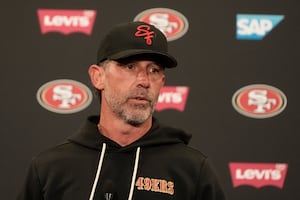 Треньорът на 49ers Кайл Шанахан пострадал при автомобилна катастрофа