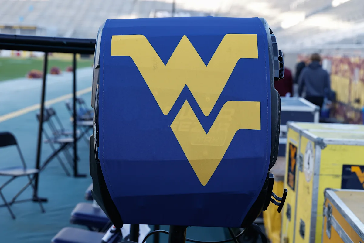 West Virginia NCAA Super Regionals 比赛导致 5 人受伤
