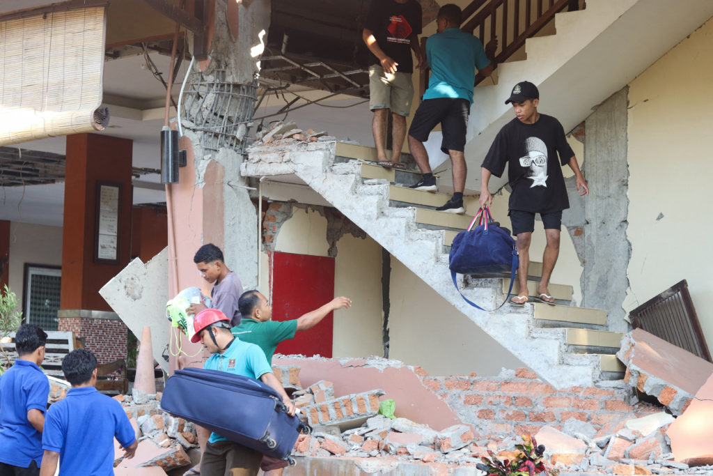 7.7 Magnitude Earthquake Kills At Least 47 in Indonesia, Triggers Tsunami Warnings