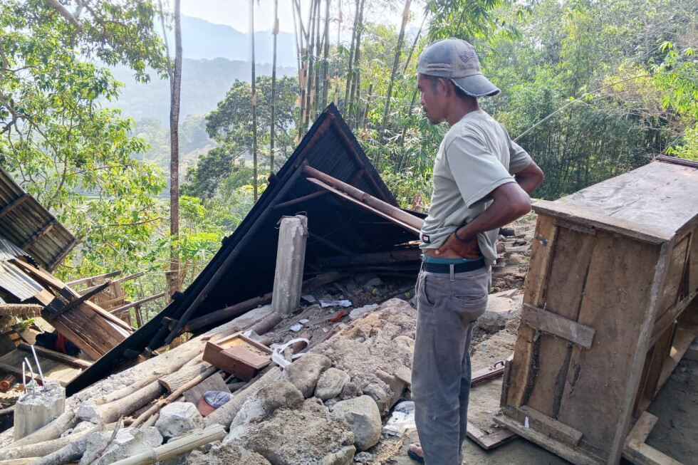7.7 Magnitude Earthquake Strikes Indonesia, Killing At Least 47