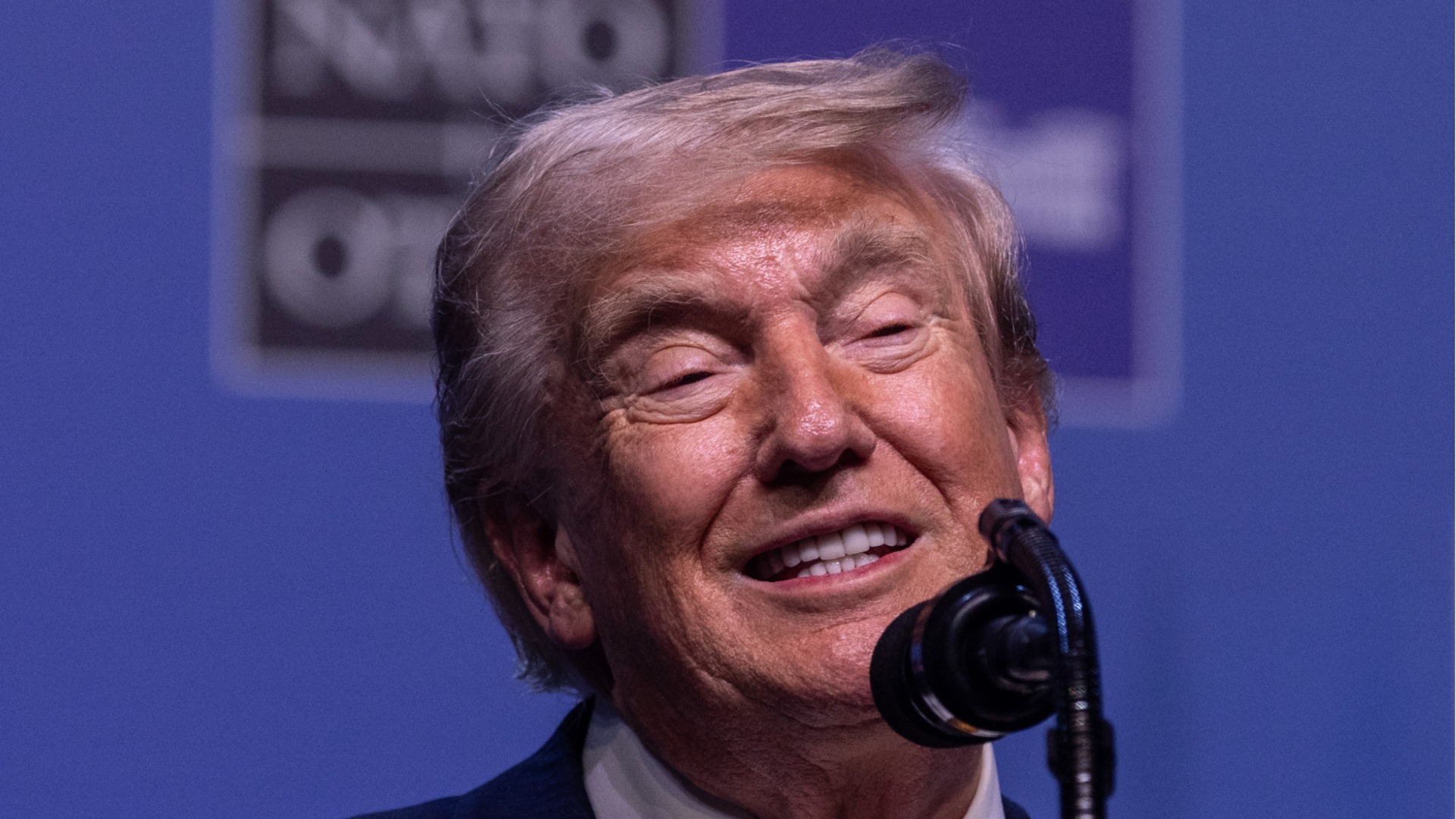 Тръмп критикува Зеленски, хвали Путин и Си и предлага преговори за Украйна