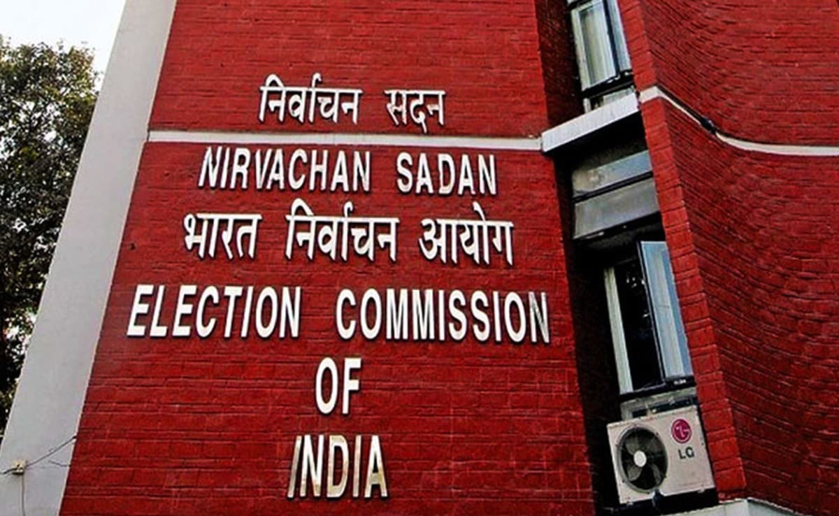 चुनाव आयोग ने एसआईआर फैसलों पर सुप्रीम कोर्ट में जवाब दाखिल किया