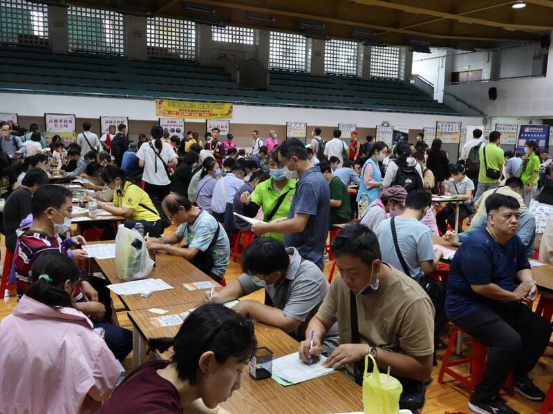 高雄大型徵才活動初步媒合率逾五成，兩岸科技論壇聚焦AI與大健康