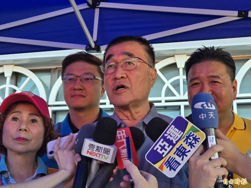 卓冠廷指控李四川競選團隊偷拍，李四川稱想問候卻遭迴避