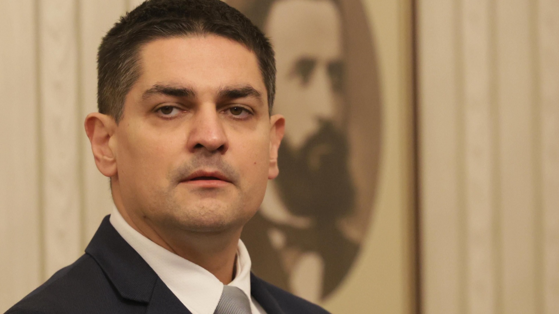 Радостин Василев призовава избирателите си да не гласуват за Илияна Йотова, отчита ниска избирателна активност