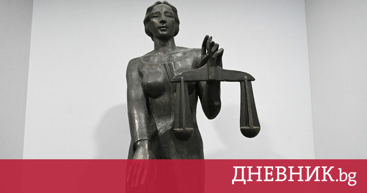 Шефът на ВиК-Бургас и служител обвинени в безстопанственост
