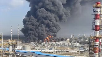 Украински удар по рафинерия на „Лукойл“ във Волгоград