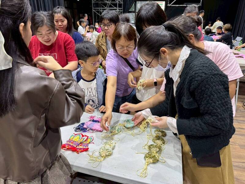 新北社造成果展與台東反詐騙宣導、光芒隊闖世界大賽及其他新聞