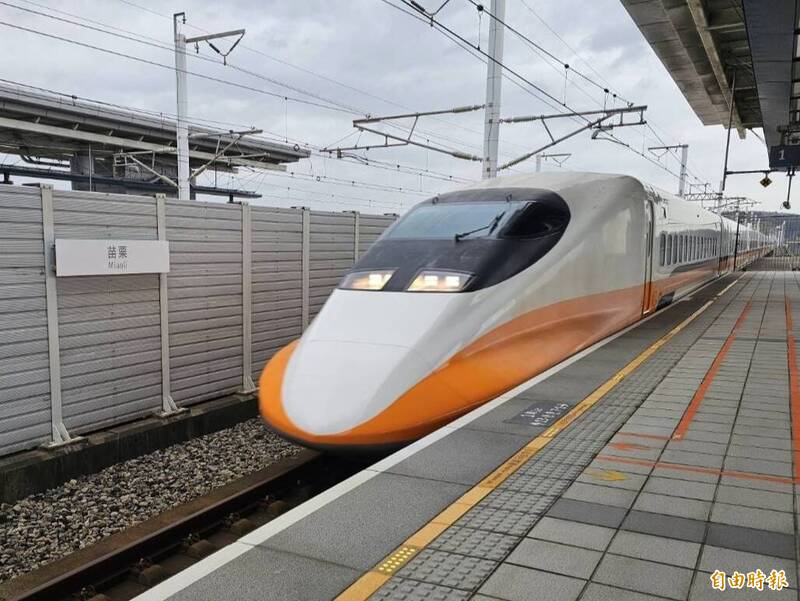 高鐵新車抵台、苗栗站增班，與性侵前科參選里長、台中校長逝世等新聞