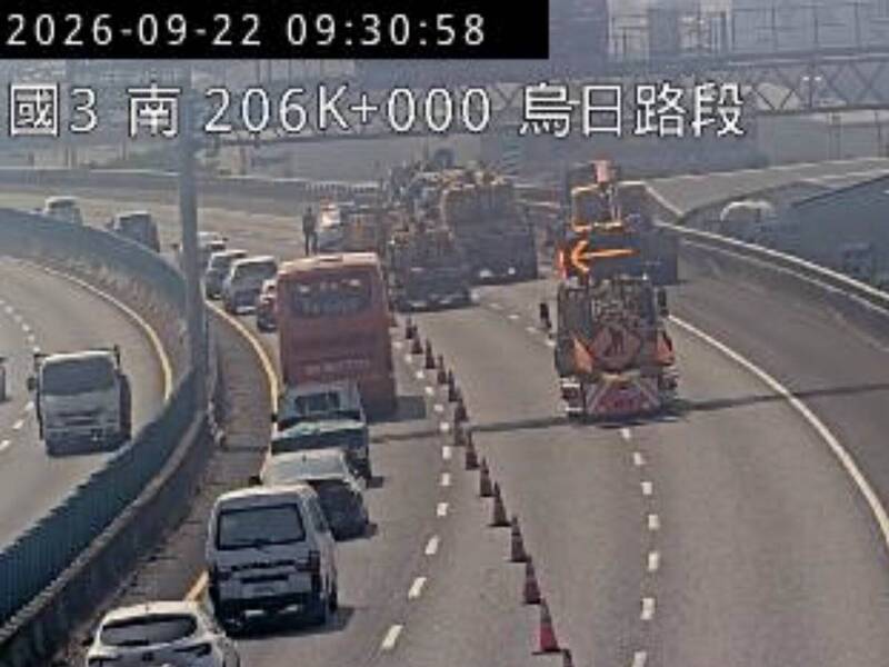 國道三號彰化路段軍卡翻覆，無人受傷車流受阻