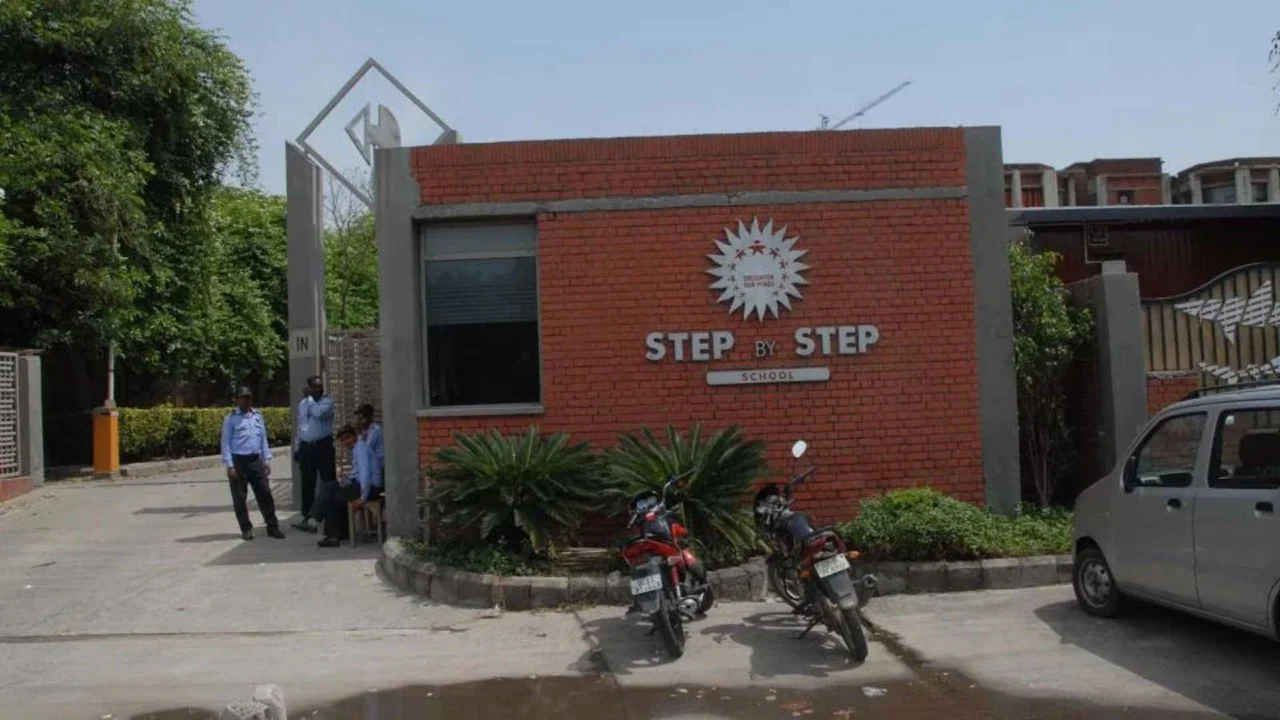 नोएडा और दिल्ली के स्कूलों को बम की धमकी, जांच जारी