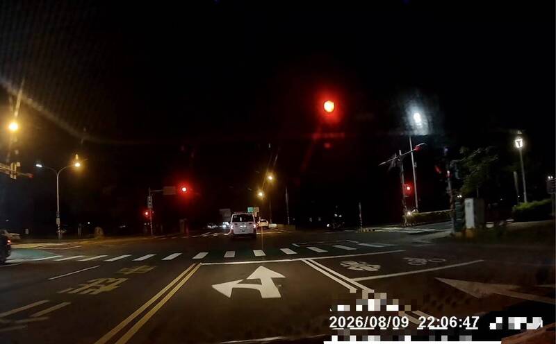 屏東救護車闖紅燈多項違規 遭罰至少四千二百元