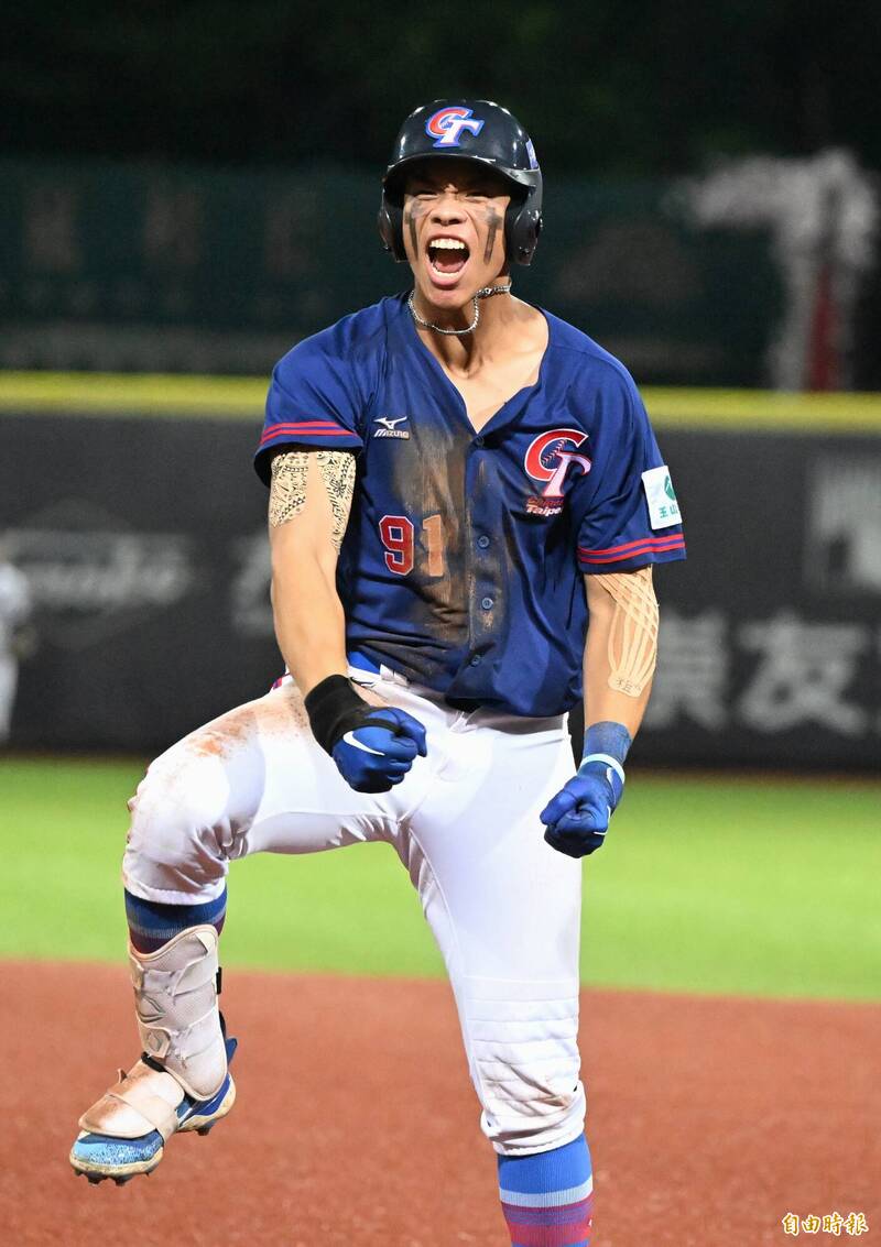 道奇新星柯敬賢達成生涯里程碑，與運動家1A之戰敲出雙安