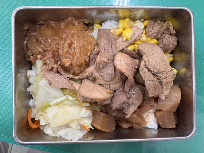 北市成淵中學營養午餐疑有異味，八十七名學生出現腹瀉情況