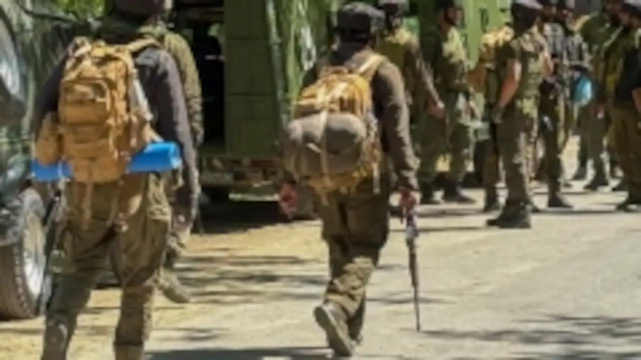 अनंतनाग में आतंकी हमला: पुलिसकर्मी शहीद, टीआरएफ ने ली जिम्मेदारी