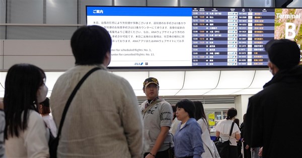 颱風杜鵑襲擊日本東京，造成停電及航班取消