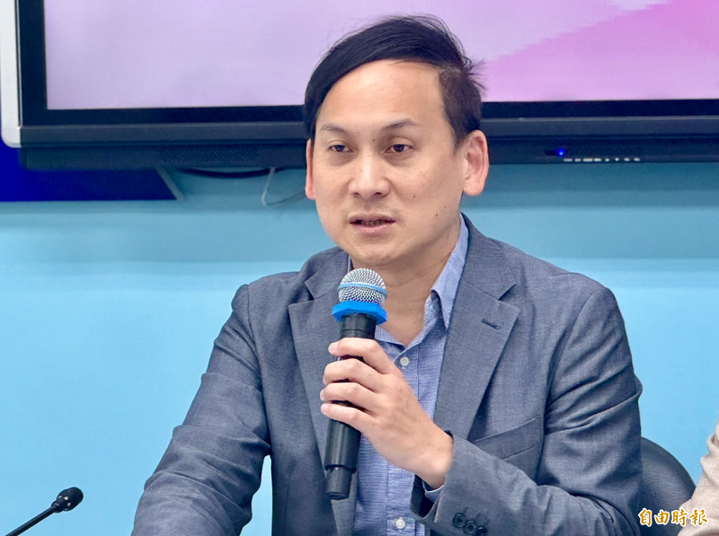 蔣萬安辯論表現受評估，與沈伯洋交鋒引發討論