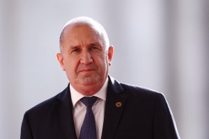 Радев обвинява Борисов и Пеевски в опити за контрол над финансовите потоци и обществените поръчки
