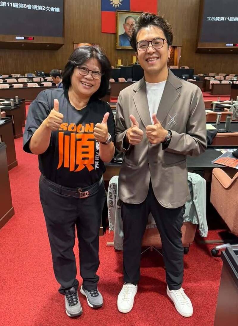 嘉義市選情受「洋流」效應影響，台東因颱風宣布停班停課，台南廟宇煙火誤擊警局