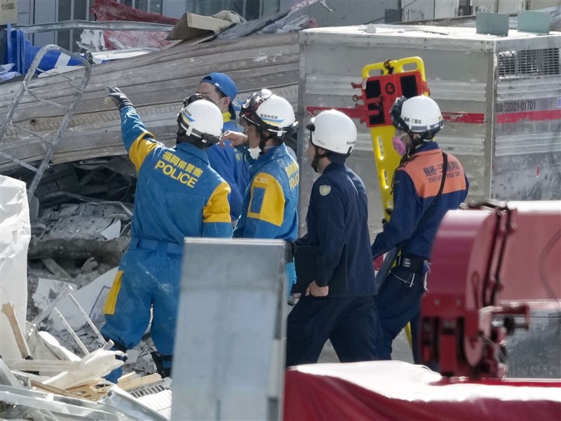熊本强震搜救工作与时间赛跑，受灾民众等待消息