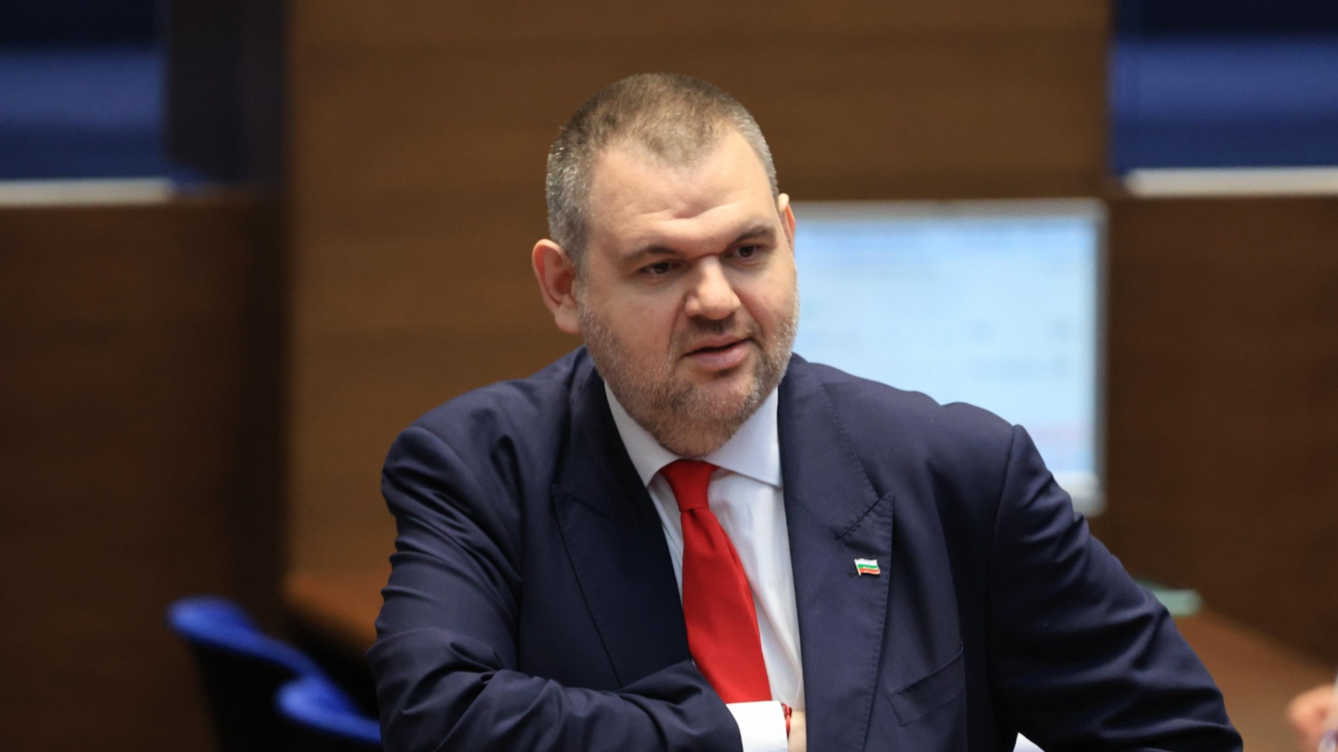 Делян Пеевски обвинява Румен Радев и Николай Копринков във върха на олигархията, докато евродепутат призовава за дипломация в Черно море