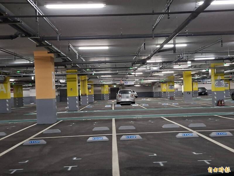 新竹棒球場停車場重啟，議員質疑結構補強成效