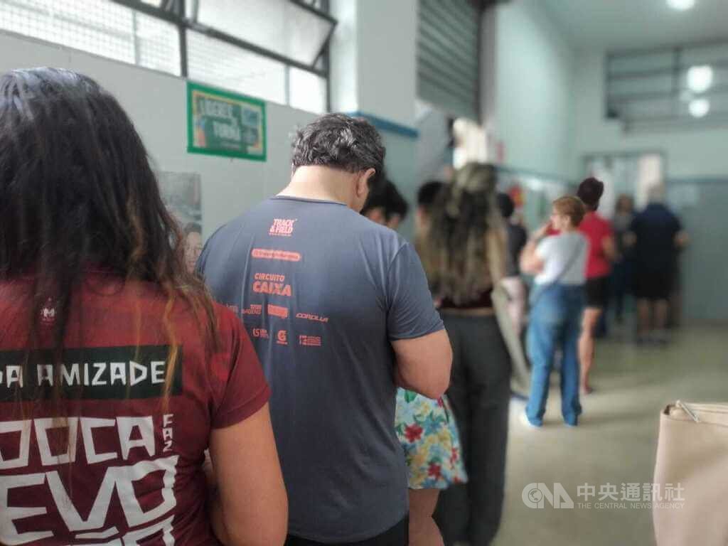 巴西總統決選辯論激烈，搖擺選民仍未明確傾向
