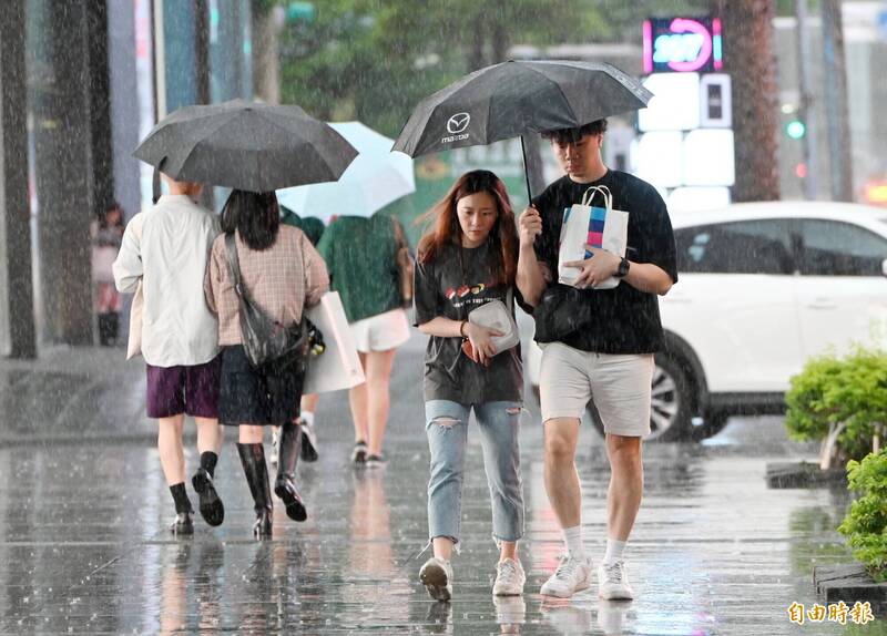 南高屏地區發布大雨特報，氣象專家示警未來三天豪雨機率
