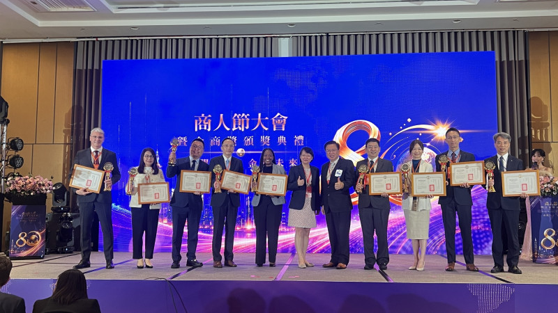 金商獎表揚企業與議員涉賄案並行，多項議題凸顯台灣經濟與政治現況