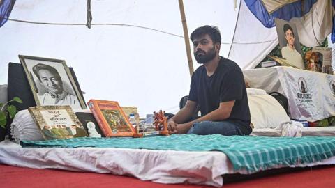 परीक्षा लीक: दोषियों को सज़ा दिलाने के लिए सरकार फास्ट-ट्रैक अदालतें स्थापित करेगी