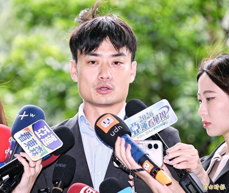 蔣得立身分爭議與烏賊戰術，北市府與國教署互指責
