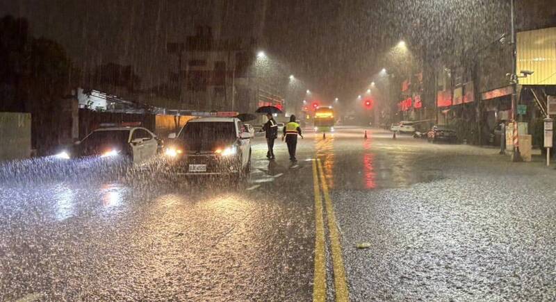 高雄連夜豪雨 鼓山地區多處積水