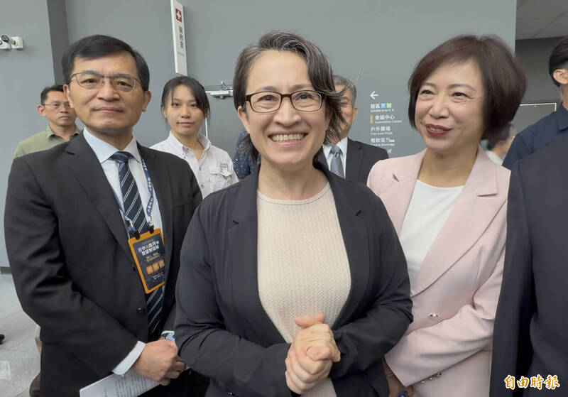 台中九位議員候選人成立競總，藍綠政壇大咖助陣