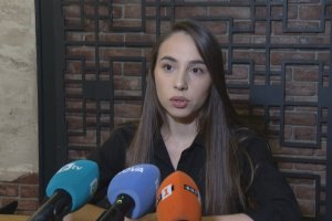 Ива Михайлова се завърна в България за лечение след съдебна битка