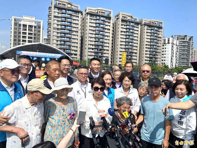 盧秀燕任內最後一次主持台中國慶升旗典禮，結合無人機及全國最大國旗