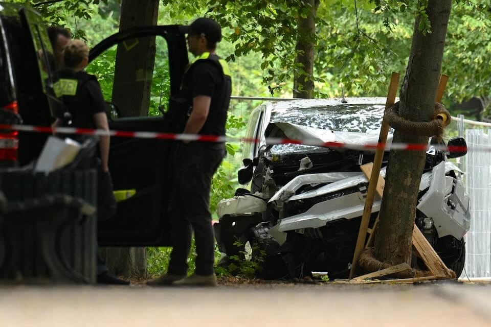 柏林同志游行遭汽车冲撞，造成一人死亡十六人受伤，嫌疑人为伊斯兰国支持者