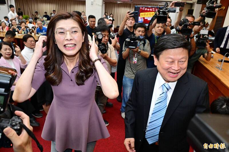 賴清德滿意度黃金交叉，傅崐萁好感度落後中共；趙建銘認愛引發關注