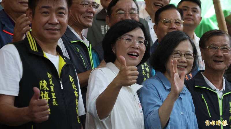 國民黨與民進黨新北市長參選人相互批評，競選總部與政見成焦點
