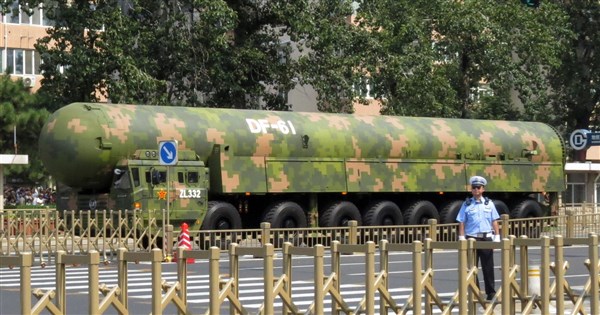 中国试射潜射洲际弹道飞弹引发国际反弹