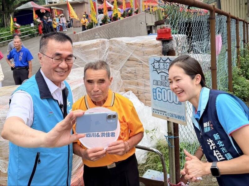 李四川於三重、鶯歌掃票，並推動敬老卡升級及大漢溪捷運線；台北翡管局長遭免職