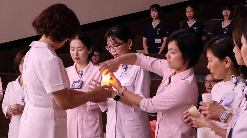 中山大學護理系舉行首屆加冠典禮，創新三語宣誓；新北都更案與台科大AI特區、台中水湳轉運中心問題、僑光科大電競選手亞運奪銀等新聞