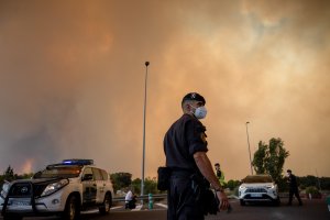 Пожари обхванаха части от Франция и Испания, над 250 хиляди евакуирани