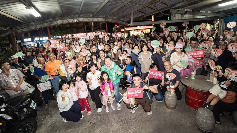 蘇巧慧林口掃街拜票，提交通改善與國際級多功能表演廳