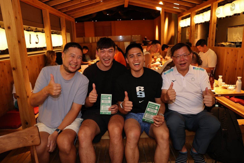 亞運男籃賽後，蔡家福慰問傷兵並致贈紅包；韓隊熱身賽針對台灣左投佈陣