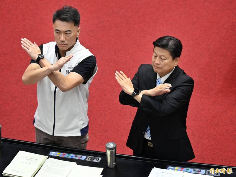 中央政府總預算三讀通過與政黨人士言論