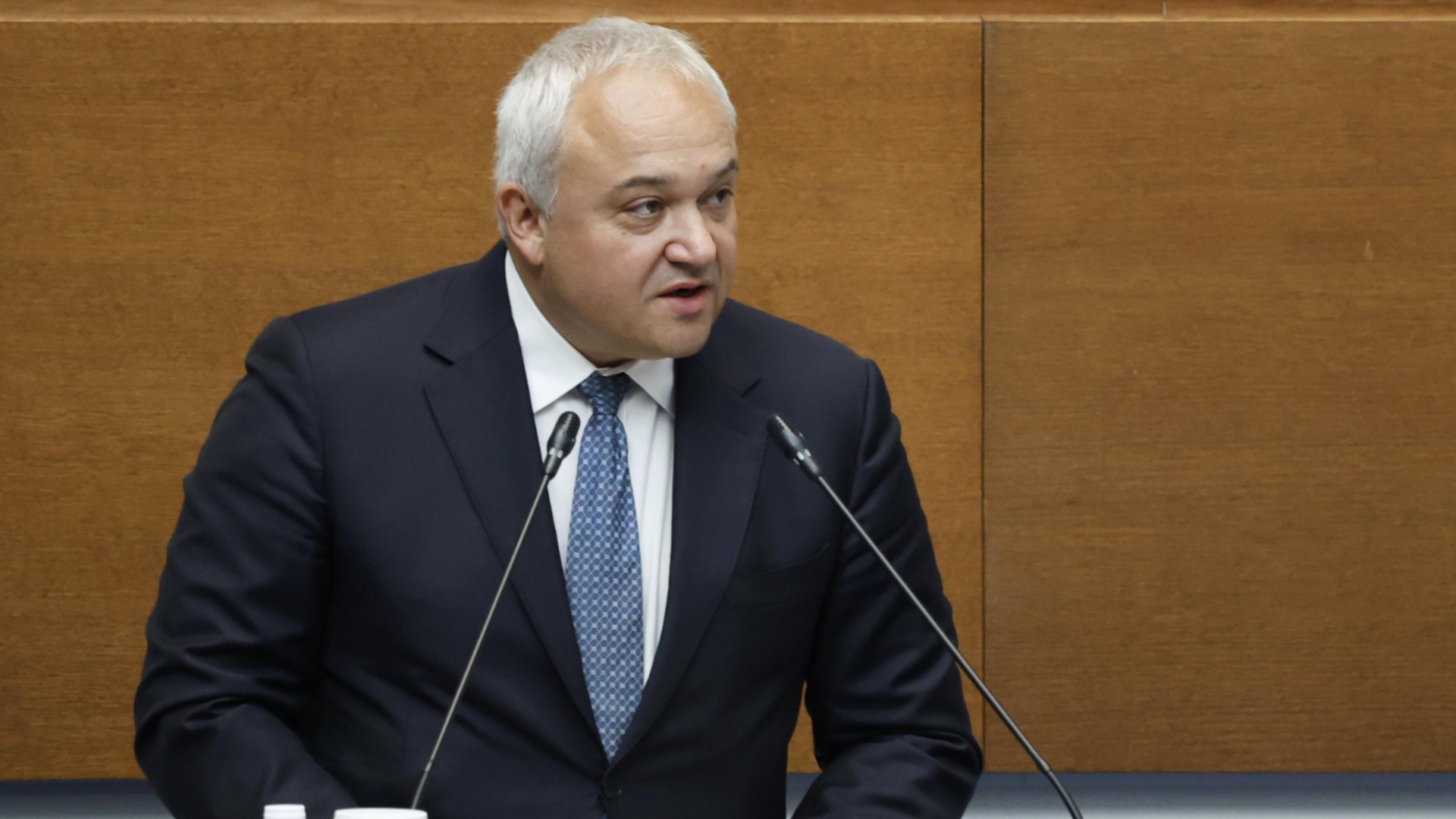 Министър Демерджиев свързва бомбените заплахи с разкрития за полетите на Пеевски