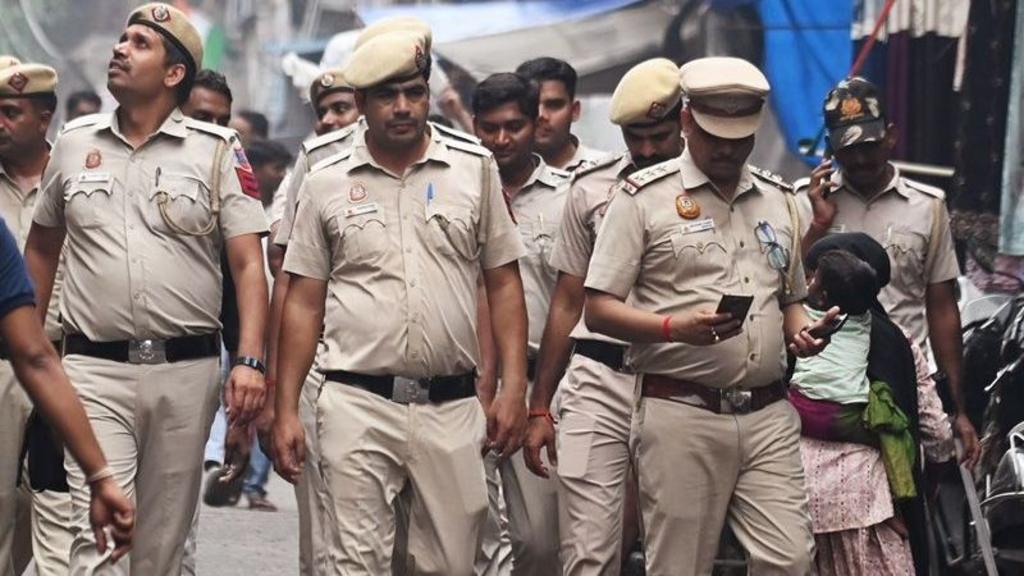दिल्ली में चलती बस में नाबालिग से गैंगरेप, ड्राइवर और कंडक्टर गिरफ्तार